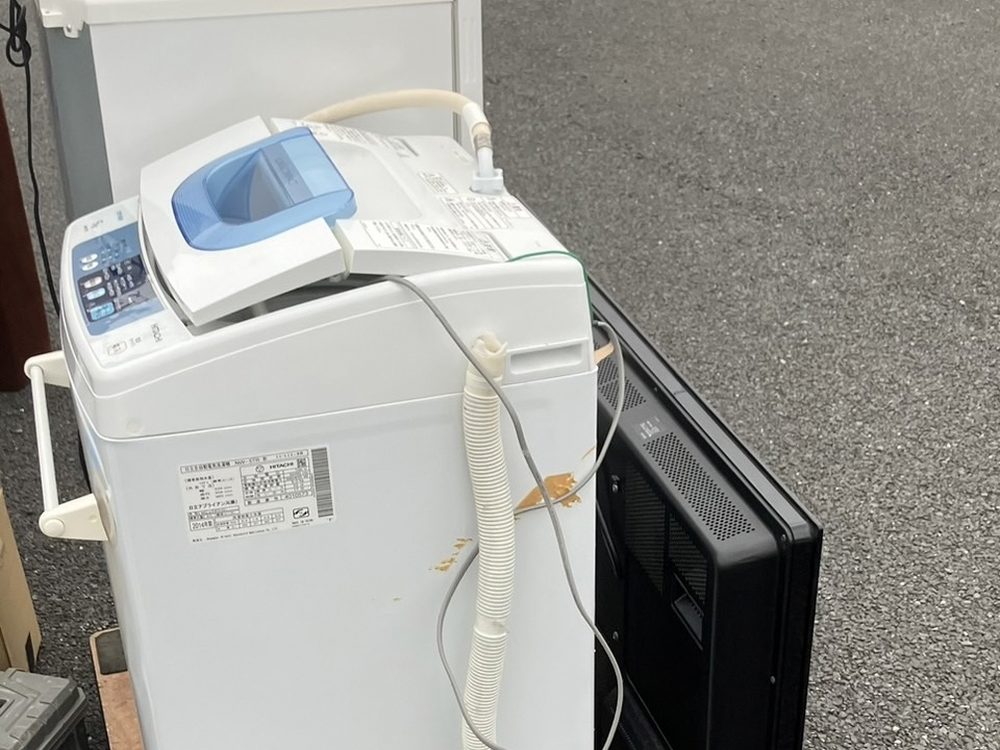 1Kのお住まいから回収した全自動洗濯機などの不用品