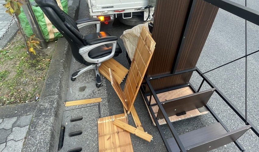 名古屋市で事務用の椅子とスチールラックを処分しましたの作業前