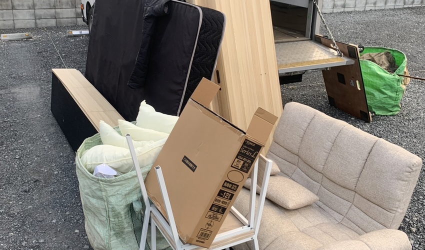 横浜市でマットレスとソファベッドを回収しましたの作業前