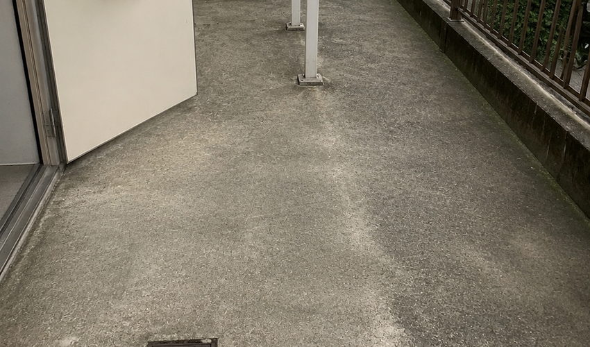 大阪市の共用廊下にたまったごみを撤去しましたの作業後